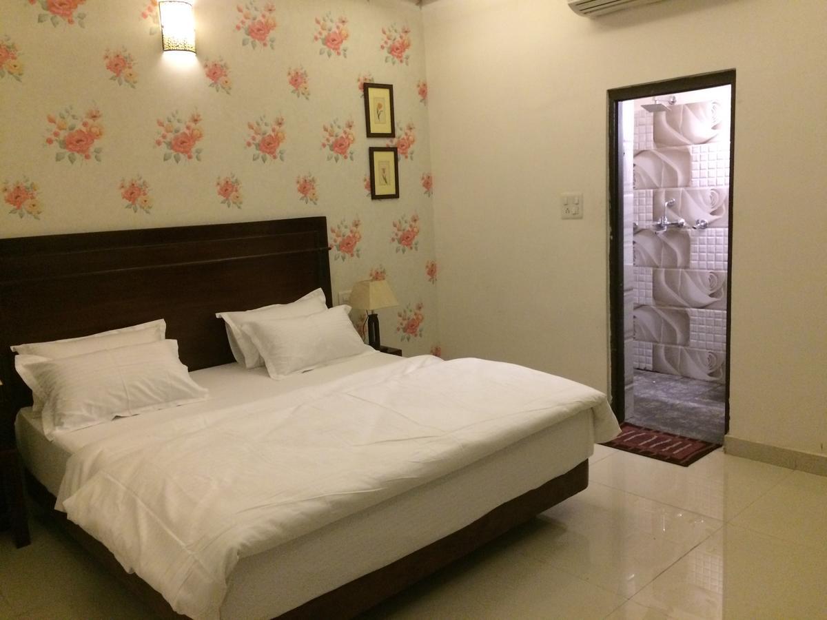 White Tulips Home Stay Jaipur Exteriör bild